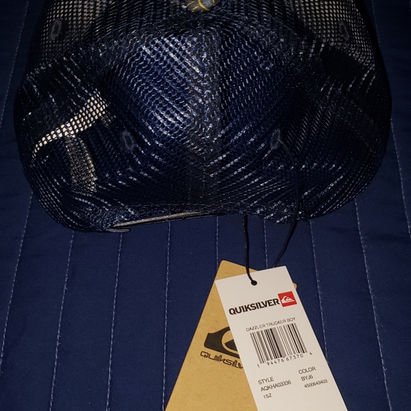 NWT Quicksilver boys trucker hat - Picture 2 of 3